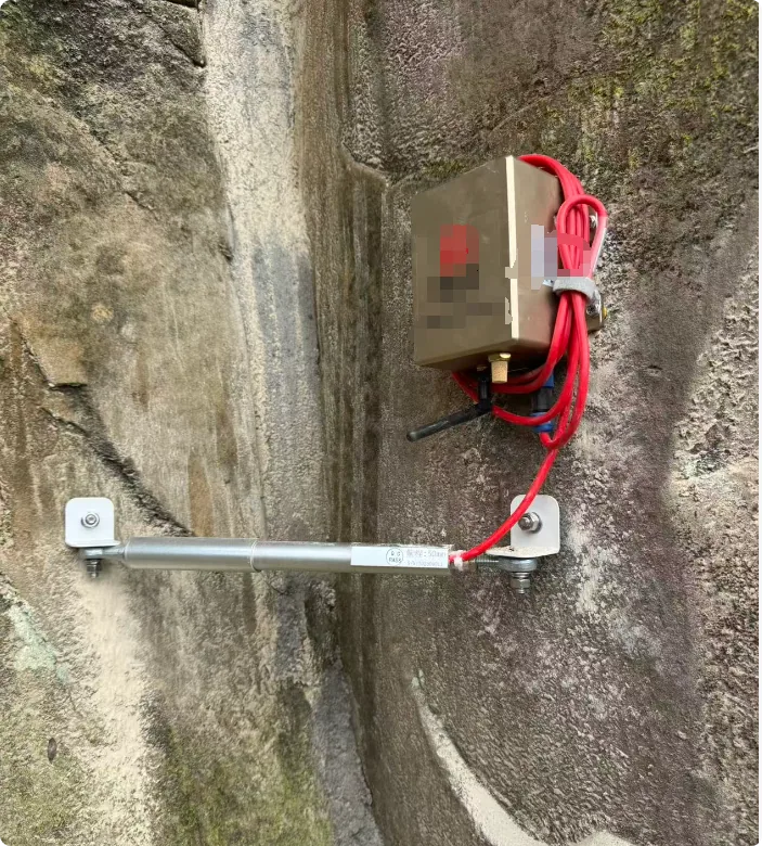 米朗振弦式传感器在山体测裂缝的应用